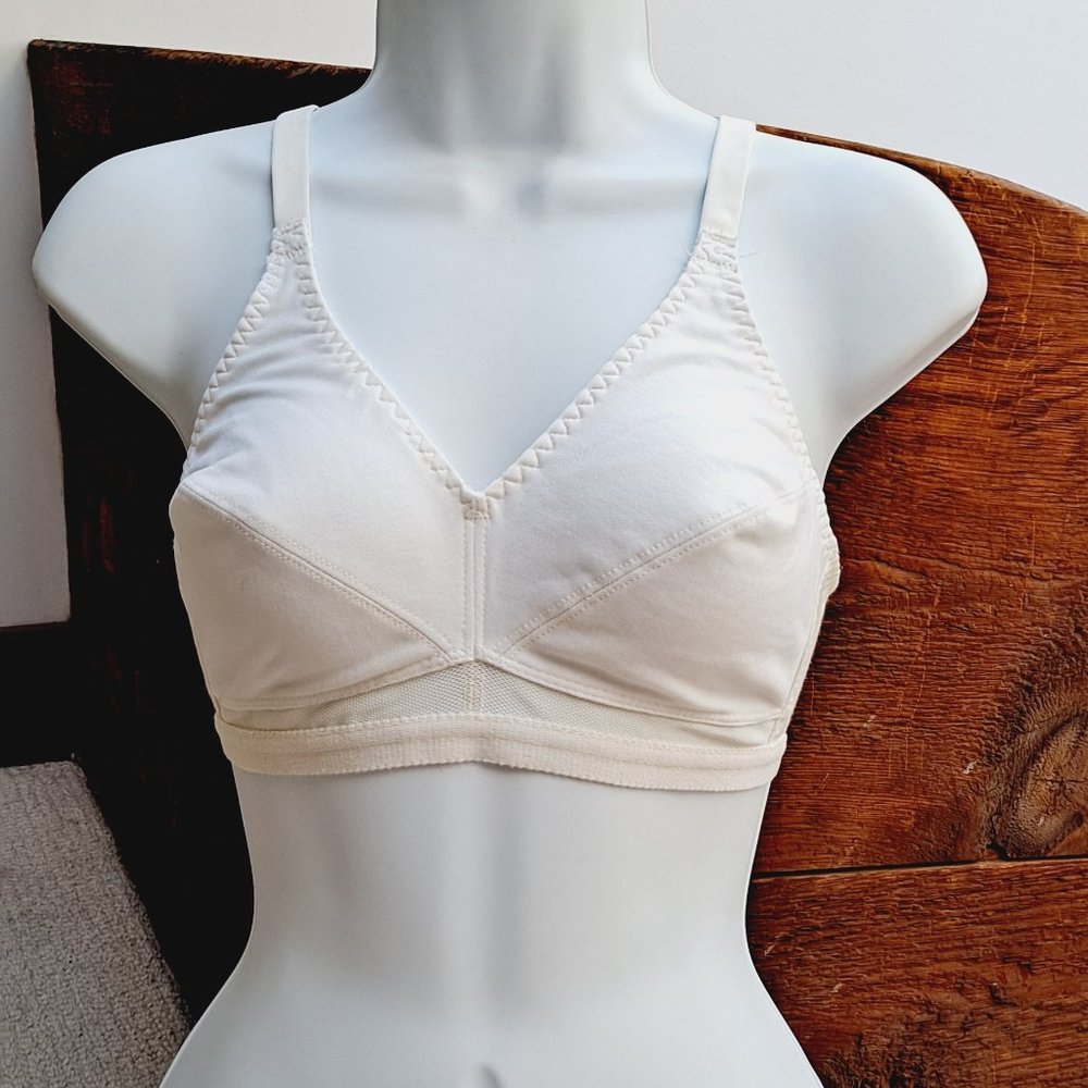 Vintage PLUS SIZE White Unbranded Bullet Bra 38B 1960's Era Bra Burlesque Drag